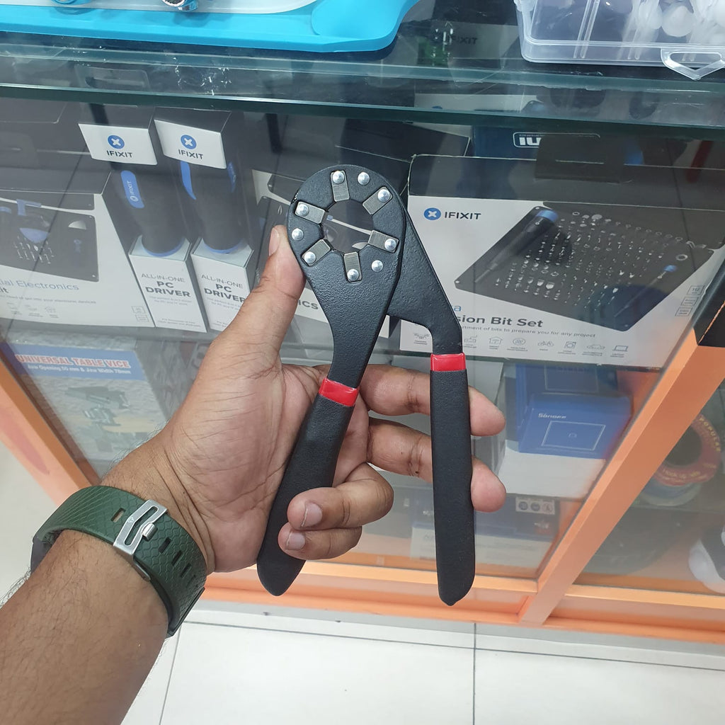 Spanner wrench for outlet watches